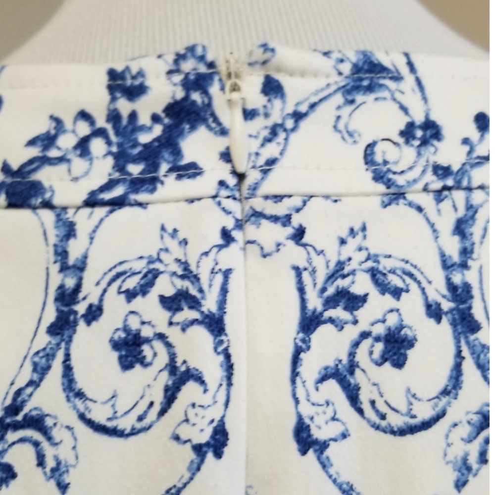 🆕️⬇️London Times Blue & White Border Floral Paisley Shift Dress - Picture 7 of 8